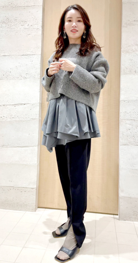 グレー・黒 大人可愛いコーディネート